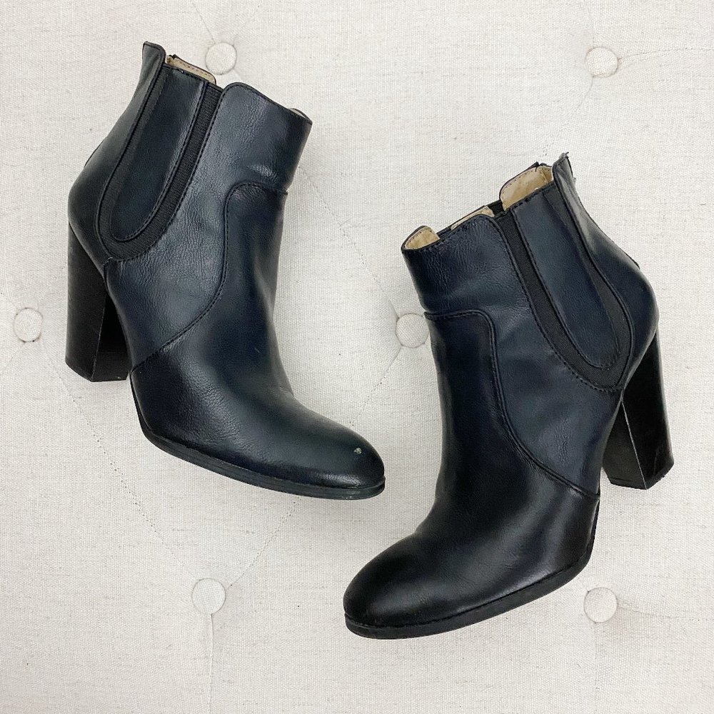 ADRIENNE VITTADINI Leather Black Bootie Heel Boots 6